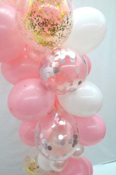 Detailansicht-Ballongirlande-Rosa-Weiss