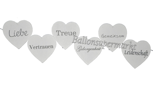 Girlande-mit-Herzklammern-Dekoration-zur-Hochzeit