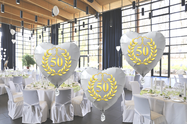 Goldene-Hochzeit-Herzluftballons-aus-Folie-weiss-mit-goldenem-Kranz-und-Herzen