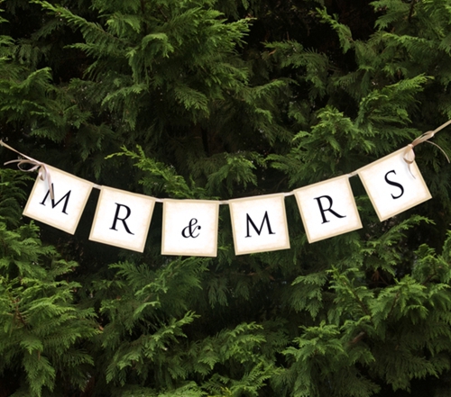 Letterbanner-Mr-and-Mrs-mit Satinschleifen-Hochzeitsbanner-Dekoration-zur-Hochzeit-Vintage