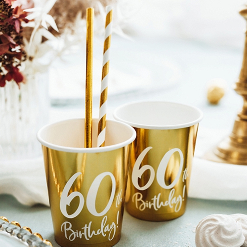 Partybecher-Gold-metallic-Zahl-60-Partydekoration-zum-60.-Geburtstag-Tischdeko-Pappbecher-Dekobeispiel