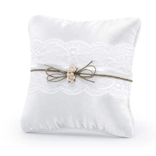 Ringkissen-mit-Rosen-Jute-und-Spitze-Satin-weiss-zur-Hochzeit-Trauung