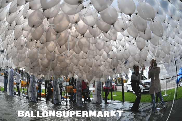 Ballons mit Helium vor dem Ballonweitflug, 10000 Helium Ballons sollen aufsteigen