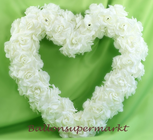 dekoration-hochzeit-herz-aus-rosen-in-elfenbein