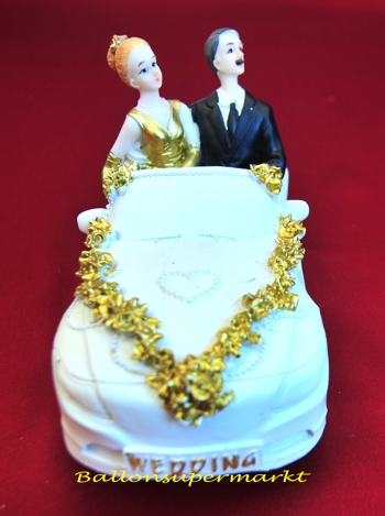 hochzeit-dekoration-tischdeko-hochzeitspaar-hochzeitswagen-gold