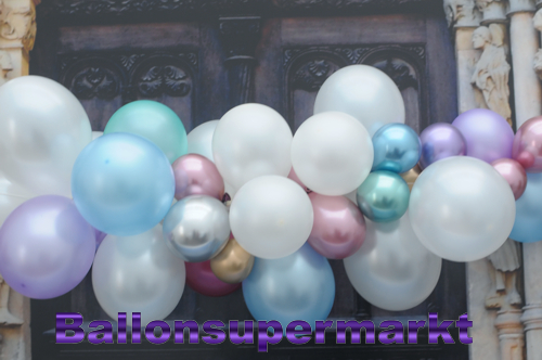 kleine-chrome-luftballons-in-wilder-girlande