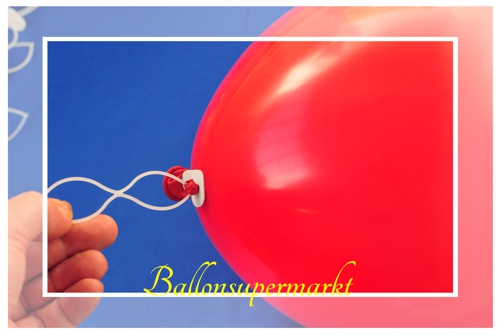 Mit dem Herz-Ballonverschluss verschlossener Luftballon, Fix verschlossen, Fix dekoriert