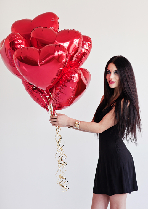 rote-Herzluftballons-mit-Helium-zum-Valentinstag
