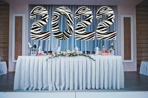 silvesterdeko-100-cm-zahlen-2022-zebra-silvesterparty-gastronomie