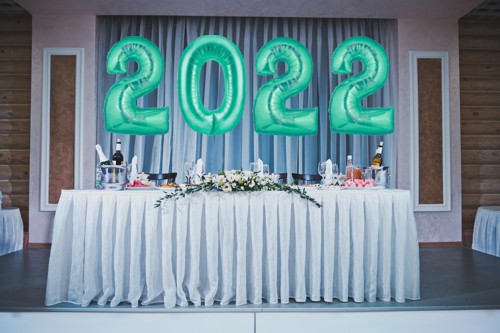 silvesterdeko-zahlen-2022-silvesterparty-gastronomie-aquamarin