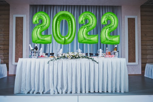 silvesterdeko-zahlen-2022-silvesterparty-gastronomie-guene-Zahlen-Luftballons