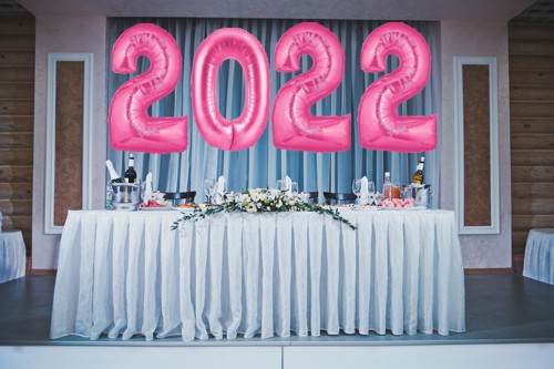silvesterdeko-zahlen-2022-silvesterparty-gastronomie-pink