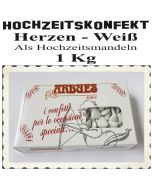 Herzförmiges Hochzeitskonfekt in Weiß als Hochzeitsmandeln